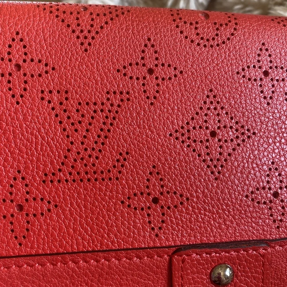 Louis Vuitton Mahina portefeuille Iris leather long wallet